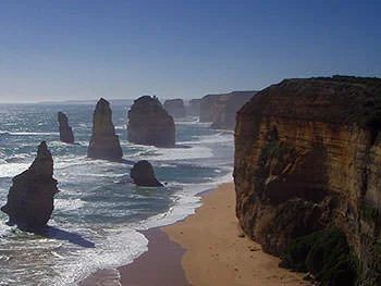 12 Apostles - One falls down